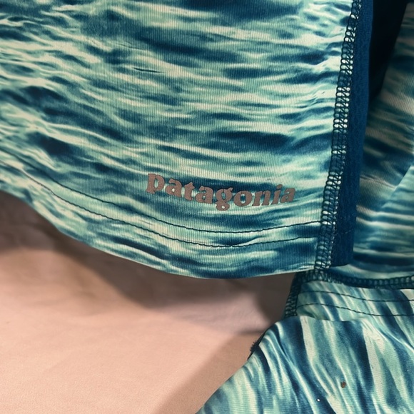 Patagonia All Weather Zip Neck Long Sleeve Shirt in Water Print Size Large - Picture 3 of 12